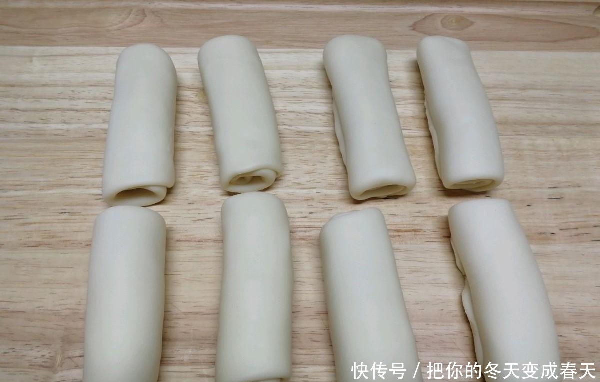 简单易上手的蛋黄酥,层层馅料包裹,香酥可口,太好吃了