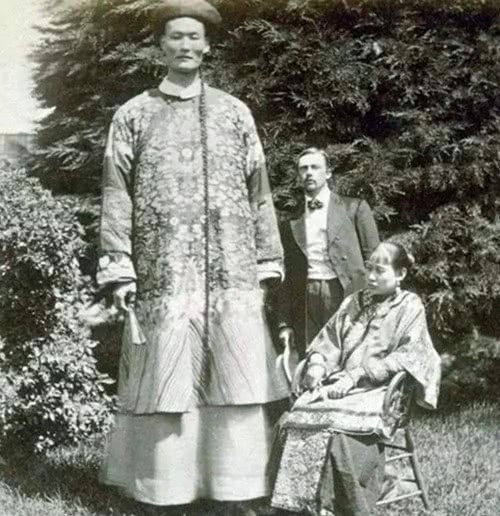 姚明|他是晚清第一巨人,比姚明还高90cm,1岁就能站着吃饭,还娶了外国美女