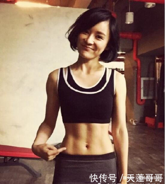 马甲线|盘点:杨幂漫画腰,景甜A4腰,娱乐圈的“腰精”还有谁?