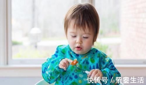 美国儿科协会|宝宝多大才能和大人随餐?过早吃“大人饭”,小心变成“重口味”