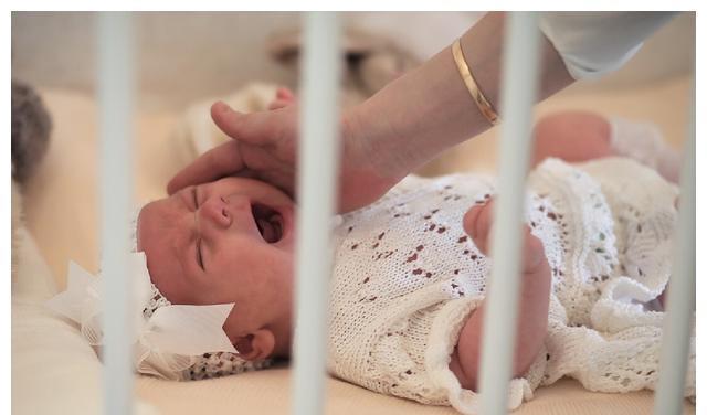 乳牙|宝宝几个月长牙正常?这份宝宝“乳牙萌发和护理表”,请家长收下