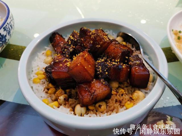 老丈人办升学宴,我随礼一千元,看看他安排的这桌菜,值多少钱