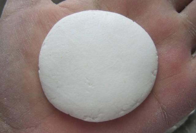 用糯米粉做甜点很容易几分钟就可以做出来它又软又糯,味道鲜美,而且还刷过