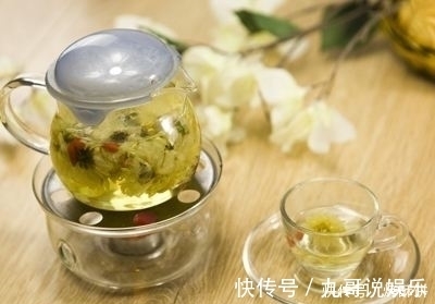 睡眠质量|菊花和此物泡一泡,睡前喝一杯,睡眠质量高,皮肤也越来越细滑!