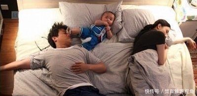 小宝宝|宝宝睡觉不老实，妈妈以为“闹觉”不耐烦，殊不知宝宝发出“帮帮我”的信号！