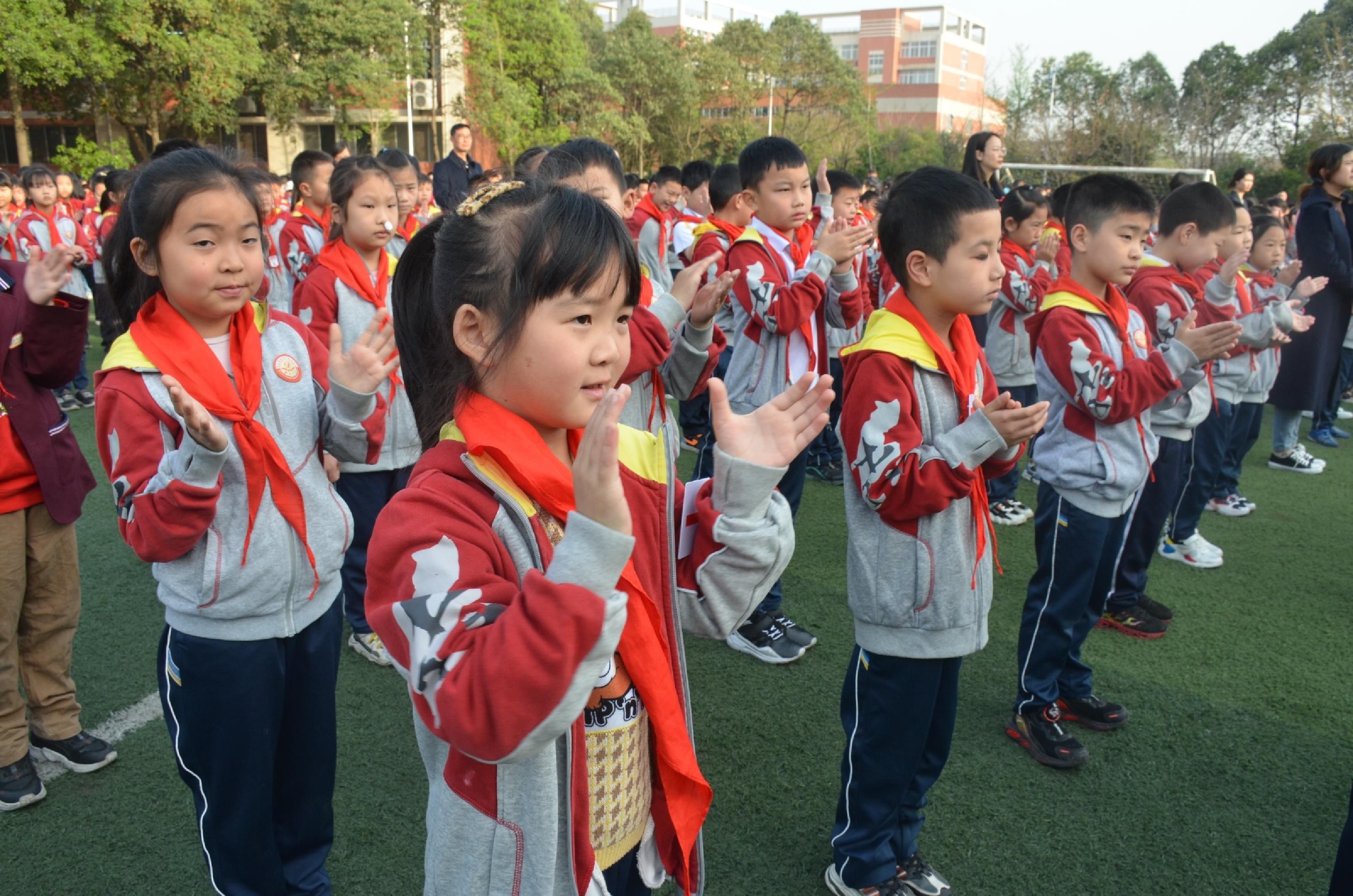 掌声响起来，生活更精彩——德阳外国语学校小学部开展传统礼仪系列教育