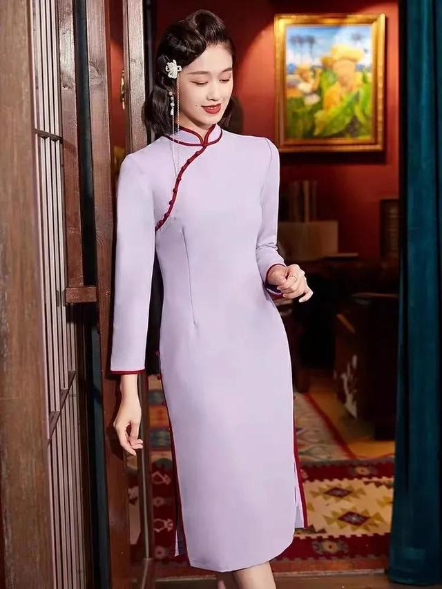 复古 旗袍很具有复古的美感和韵味!更为让穿上旗袍的你更加有魅力