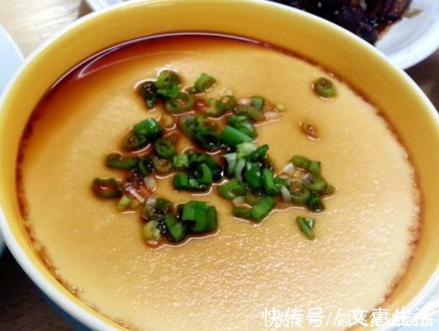 蒸鸡蛋羹不要直接加水,蒸前多加这一步,鸡蛋又滑又嫩无蜂窝!