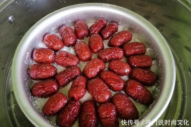 冬天手脚冰凉多吃它，每天3颗好处多，不煲汤也不煮粥，记得常吃