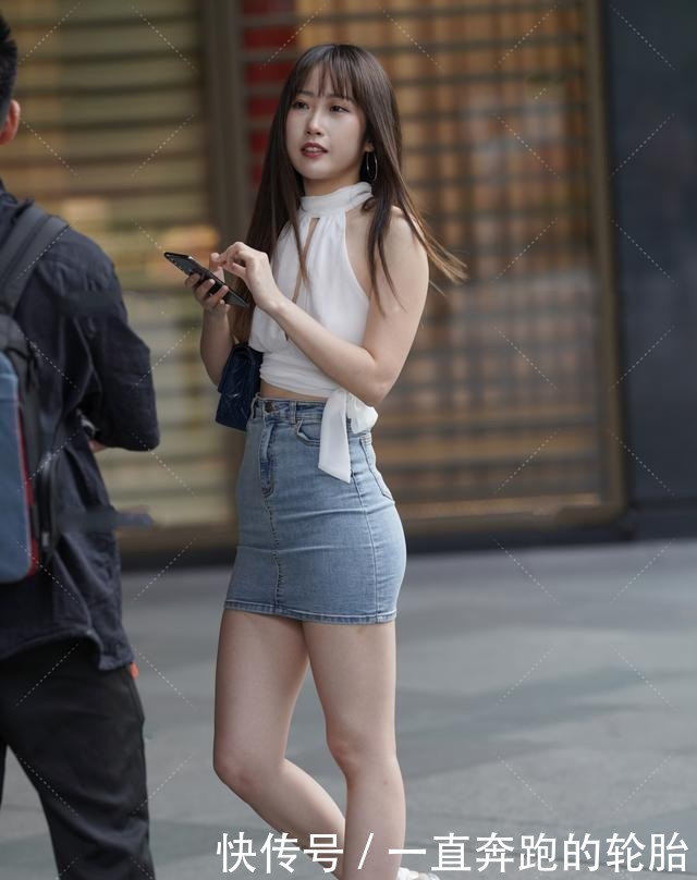 性感|性感的深v露背,结合端庄优雅的裙子,表现出女性的味道