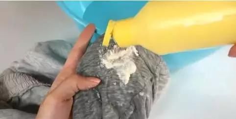 生活小窍门：不管衣服上还是床单上，再顽固的血渍，用这招一洗就掉，超实用