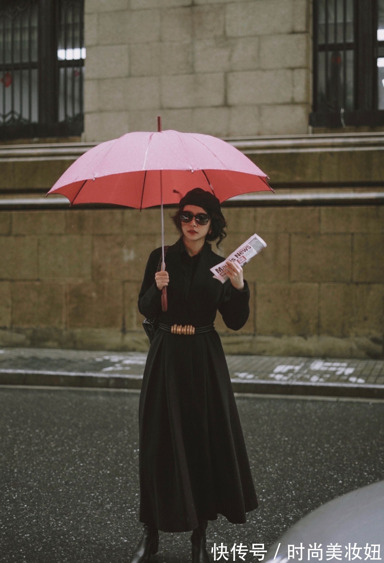 黑大衣|为何你穿黑大衣总比别人土?其实配饰才是关键,提升气质又洋气