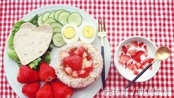 年纪大的人,喝纯牛奶与酸奶,会有何区别?哪种更加适合?