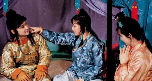 宝黛钗！红楼梦：宝黛钗三人一体，荒诞无稽又真实可信