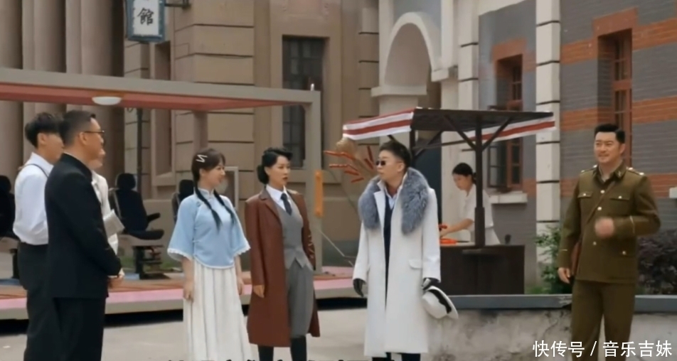 宋亚轩 杨紫居然比黄子韬大一岁,比宋亚轩大一轮,童年女神遭受年龄暴击