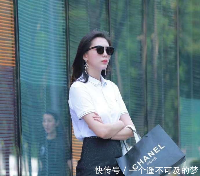 街拍这才是真正的简约,不简单!