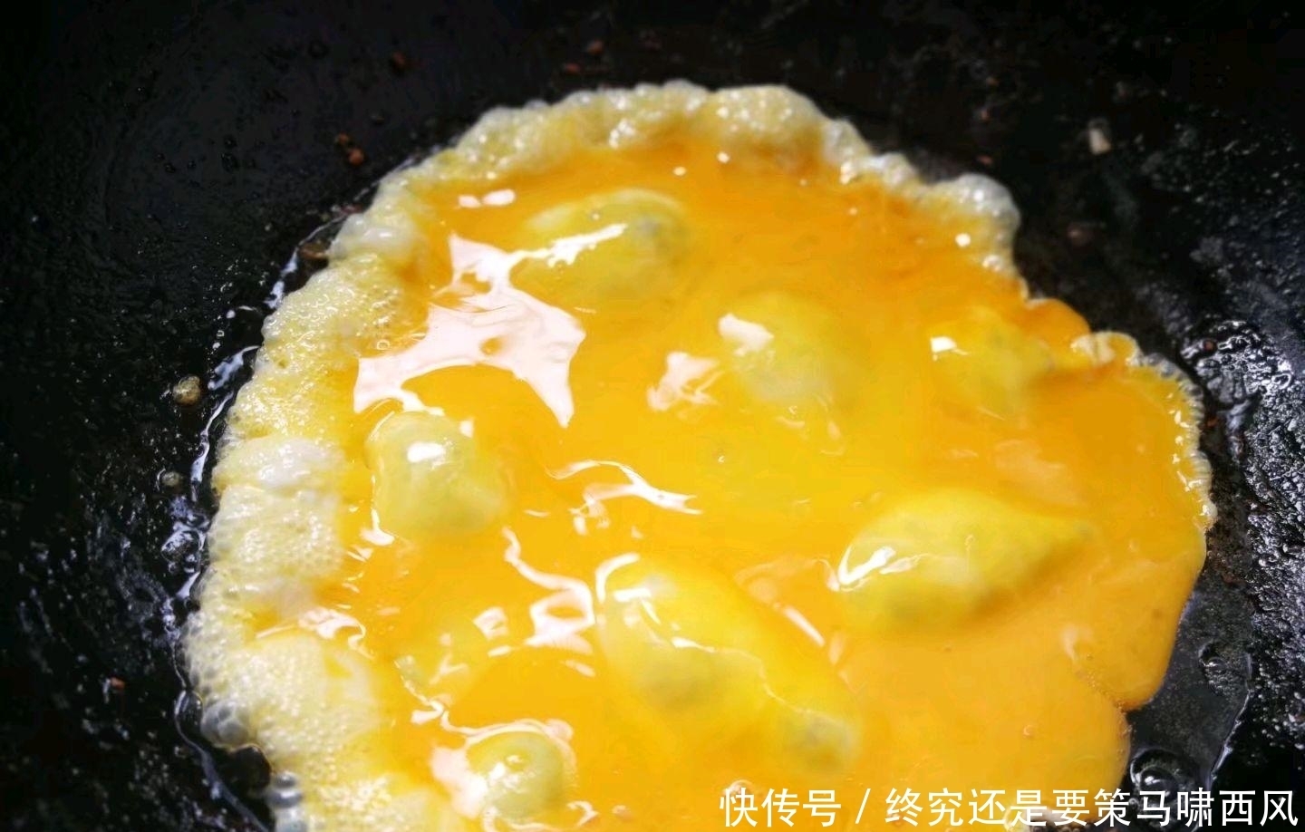 一根丝瓜，两个鸡蛋，下锅简单炒一炒，家人吃不够