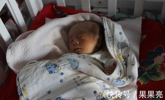 三胞胎|产检发现三胞胎,可把妈妈乐坏了,生下来竟又是惊喜