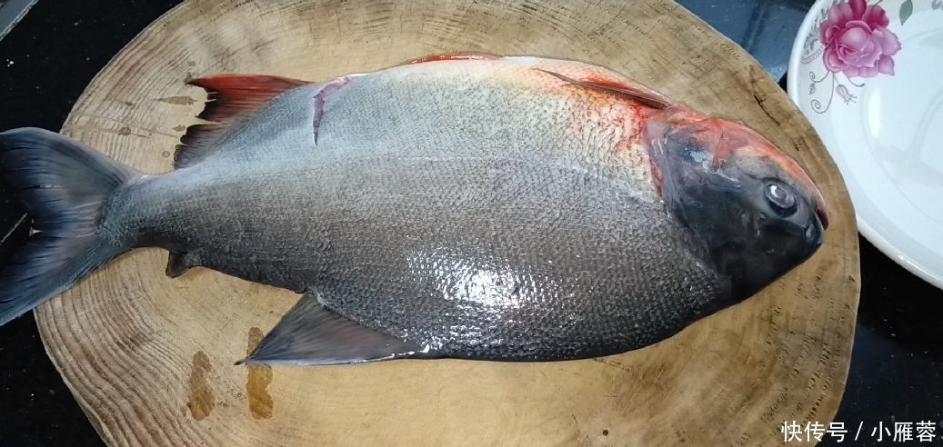 美味|爱吃鱼的收藏喽,学会鱼肉一个特色做法,简单美味,出锅太漂亮了