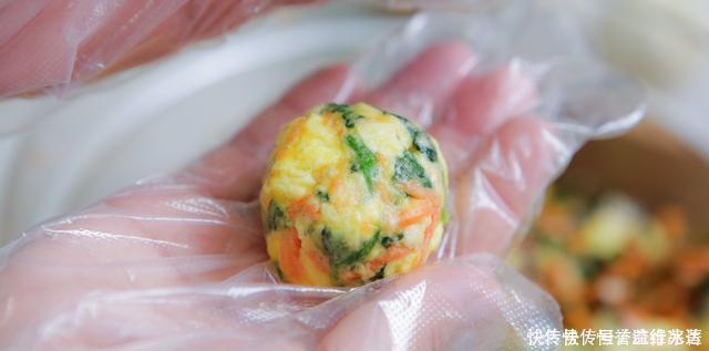 玉米面菜团子,不和面,不揉面,滚一滚就下锅,减肥也能管饱吃