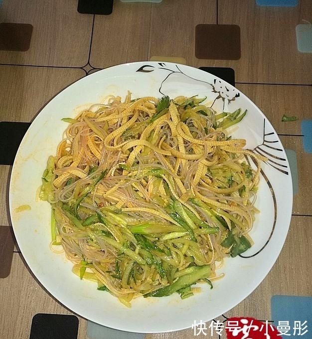 媳妇过生日,乡下老妈做了一桌子菜,却被嫌弃太寒酸