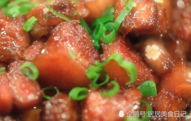 冰糖 《向往4》黄磊做红烧肉,看清放的半罐啥配料,难怪宋威龙不动筷