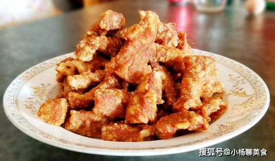 30年经验的婆婆：炸酥肉调面糊时，这3种料不能少，酥肉更香酥