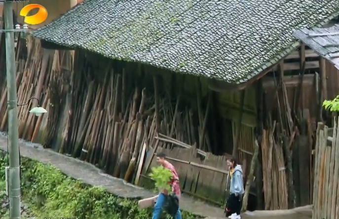 何蓝逗说自己看了十九年的《快乐大本营》,被何炅一语拆穿谎言