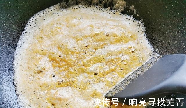 蛋黄泥|最近爱上豆腐这么吃,加2样食材,绵软酥沙还入味,一盘能下2碗饭!