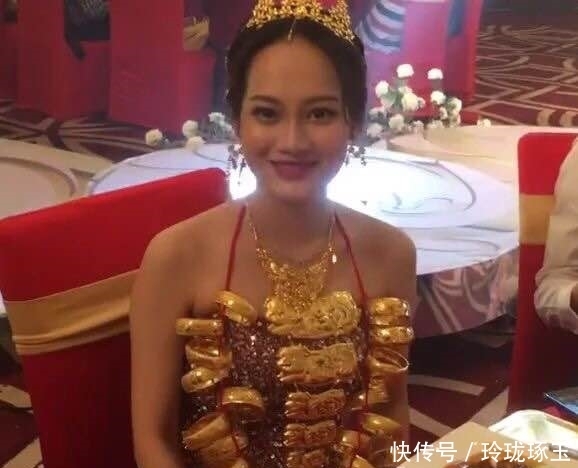 新娘|女子婚礼金手镯当项链,女网友:以后的嫁娶标准!