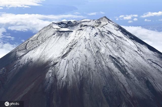 山顶|日本富士山迎来“初冠雪”山顶被积雪覆盖