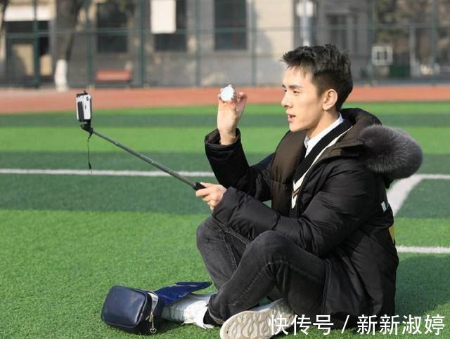 我们的爱|口红一哥李佳琦,在直播带货披荆斩棘,实现年入突破千万