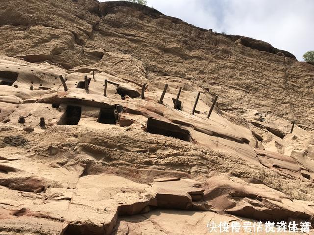 石窟|陕西旬邑有几个村子，房子建在绝壁上，远看宛如“悬崖楼房”