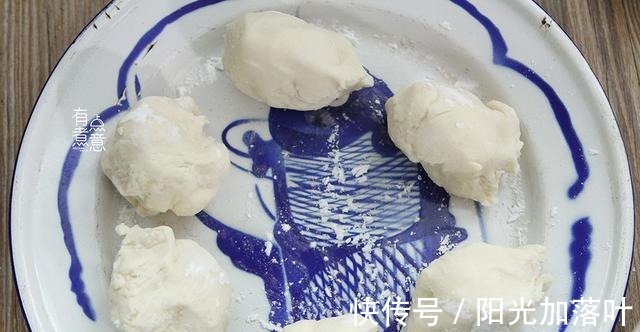 秋天遇到此菜，我从不还价，睡眠不好要多吃，用它烙馅饼吃特别香！