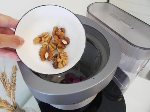 燕麦|适合老人喝的核桃糊,燕麦紫薯加核桃,淡淡清香很诱人