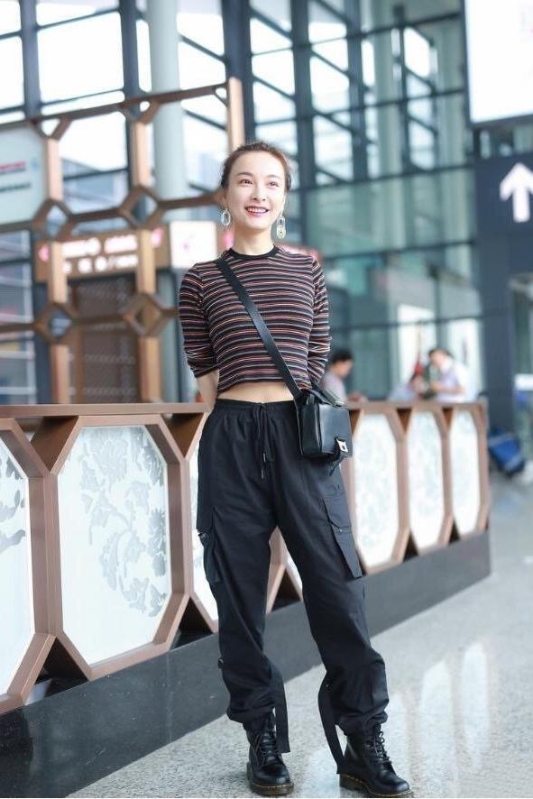 树杈裤 “阔腿裤”过时了,今年流行这5条“吃肉裤”,显瘦时髦谁穿谁美