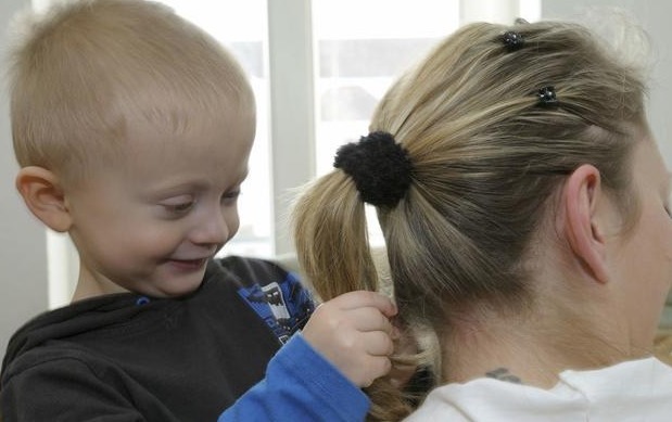 原生家庭|越聪明的孩子越难带,李玫瑾孩子3个“烦人”行为,家长该高兴