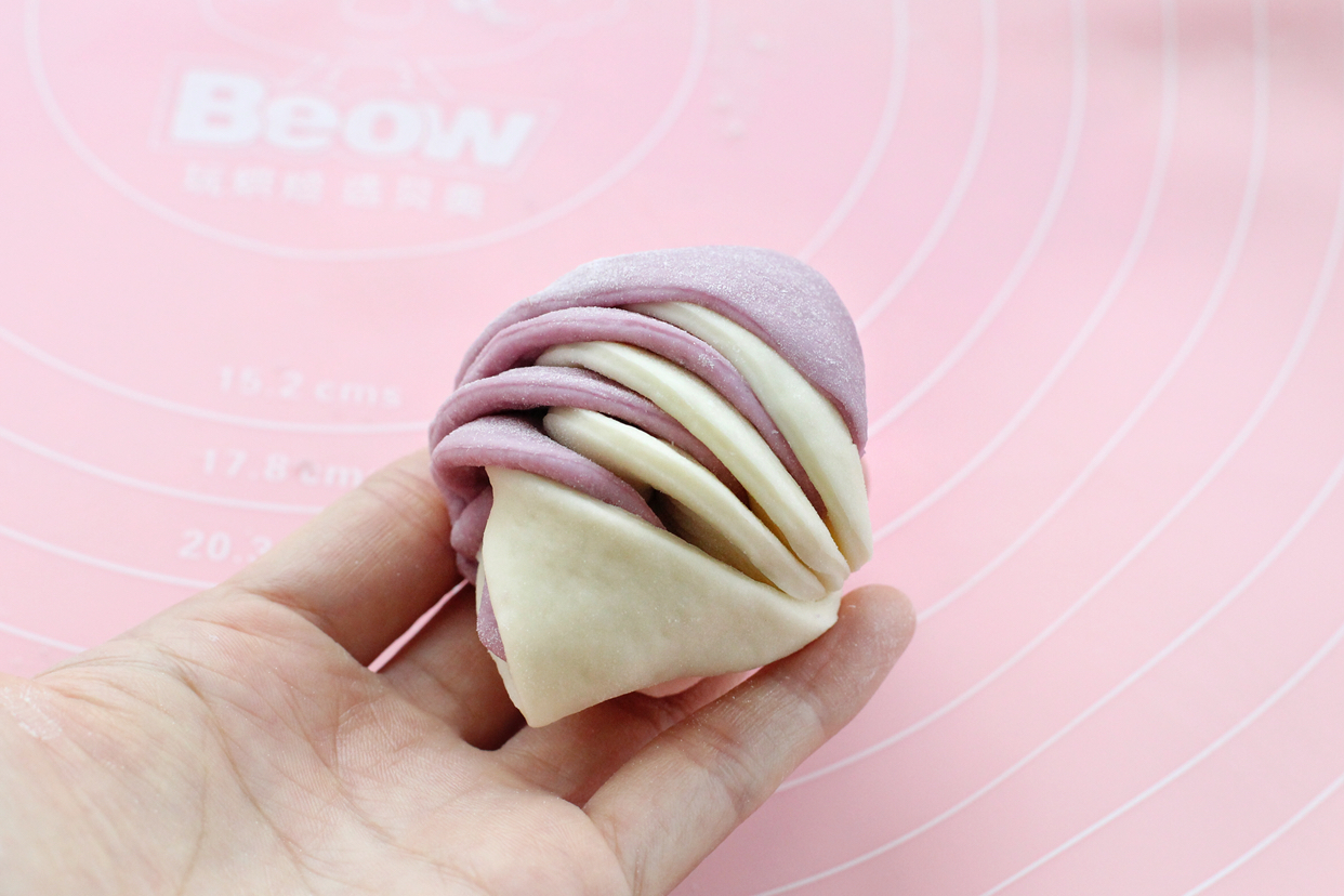 无需任何技巧就能做出双色花卷,层次分明、暄软香甜,漂亮极了!