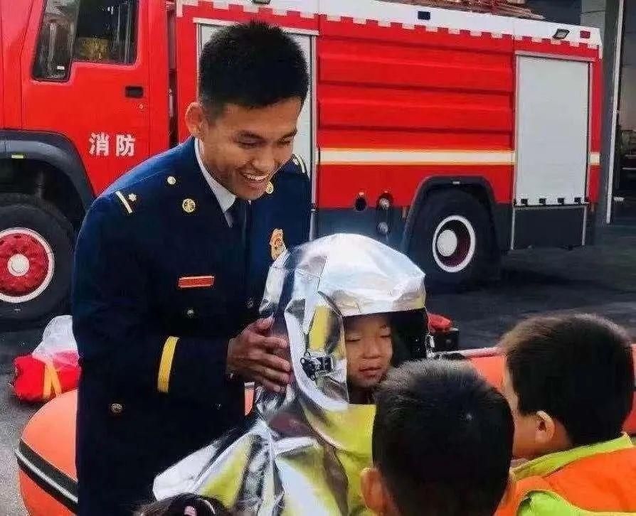  朋友|小编带你了解蓝朋友的在线表情！！