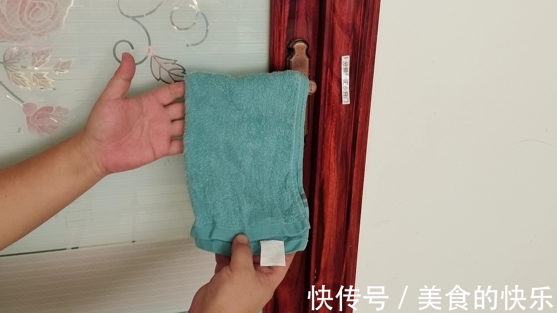 晚上睡觉前,记得在门把手挂一条毛巾,好多人不懂,看完涨知识