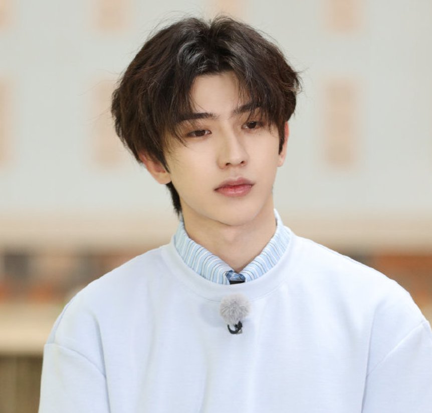 《奔跑吧第九季》剪影海报出炉,原班人马回归,新成员却被质疑