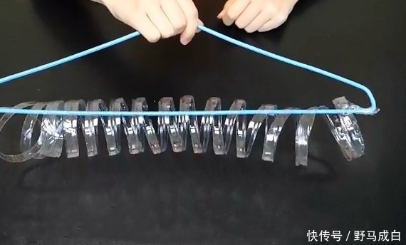 晾晒|袜子太多没地方晒?用一个塑料瓶制作晾晒神器,轻松晾晒20双袜子