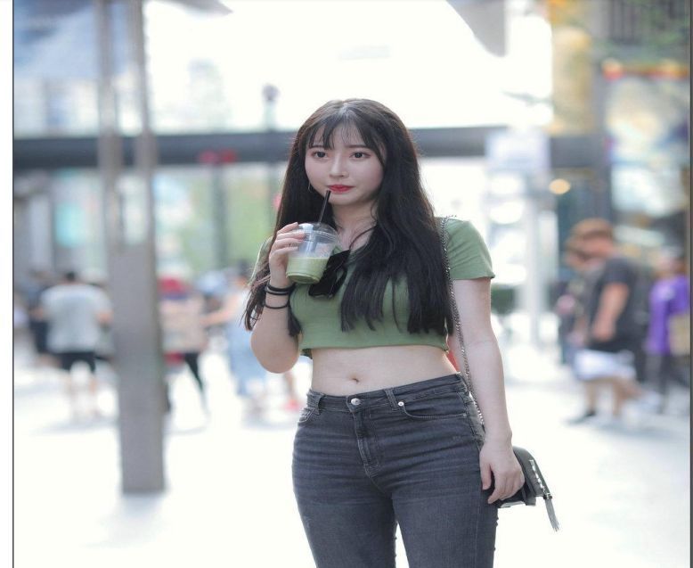 小姐姐甜美可爱的长相,还有灵动的眼睛