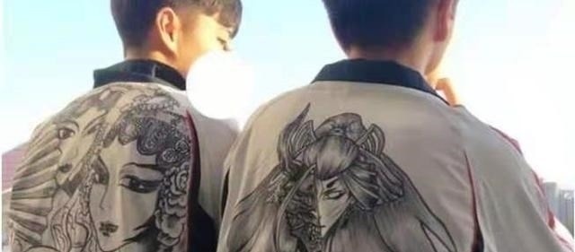 小兰|二次元侵蚀校服“痛衣现象”,这些校服就是别人家的校服