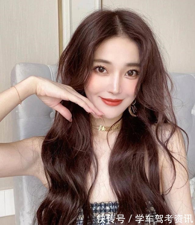 大波浪 初冬超火的几款发型,初恋发秒变邻家妹妹,一举击中直男的心!