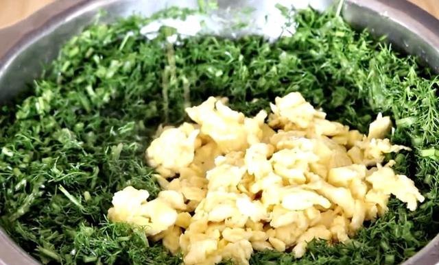 家里有茴香,教你做馅饼,上锅一烙,皮薄馅多,凉了也不变硬