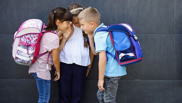 去欺负|不想让孩子被欺负,父母不要经常对孩子说3句话