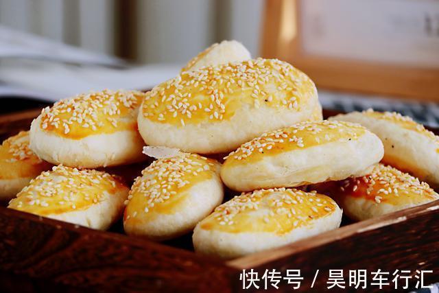 做酥点不用猪油也能酥掉渣，咬一口满嘴香，放三天不变样，吃不够