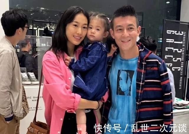 团体|模特圈:搞小团体互相拉踩,白到跨越人种的何穗情史和超模塑料情