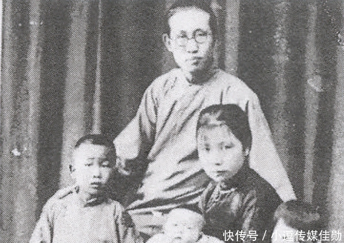 清华才子朱湘:满腹才华却让儿子饿死,29岁跳海自尽,妻子出家